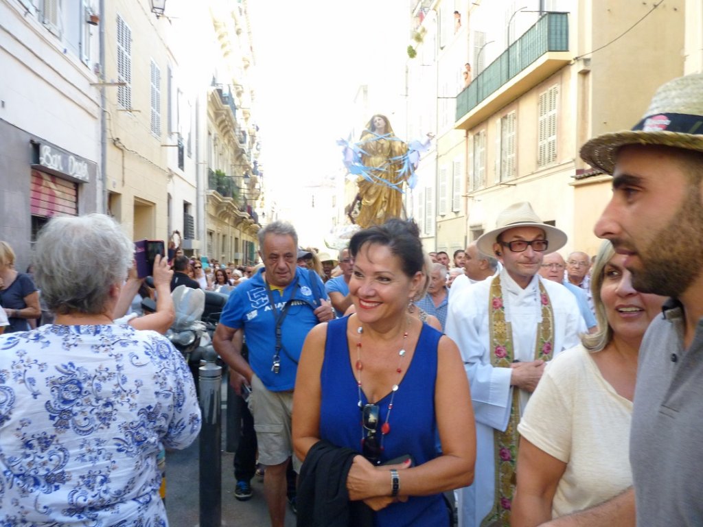 Dans la procession Lisette Narducci maire des 2/3 (Photo P.M.-C.)