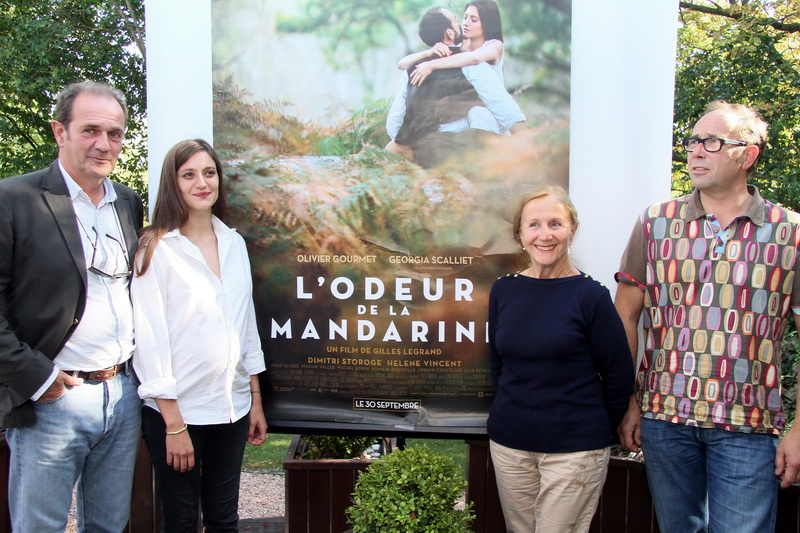 Entouré de ses comédiens Georgia Scalliett, Hélène Vincent et Olivier Gourmet, le réalisateur Gilles Legrand est venu présenter à Aix en avant-première à l'Hôtel Pigonnet puis au Cézanne son film «L’odeur de la mandarine» (Photo Robert Poulain)