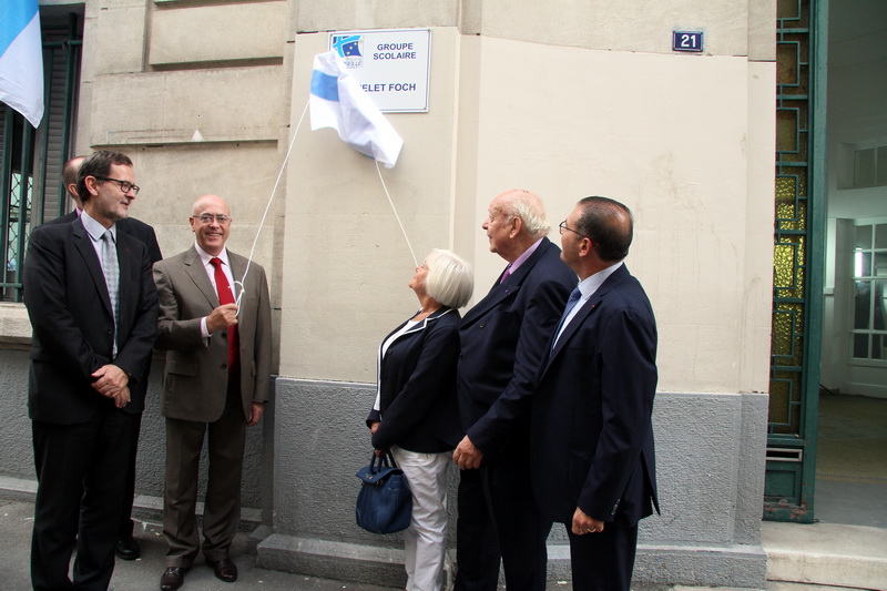 le voile est levé sur le  groupe scolaire Michelet Foch (Photo Robert Poulain)