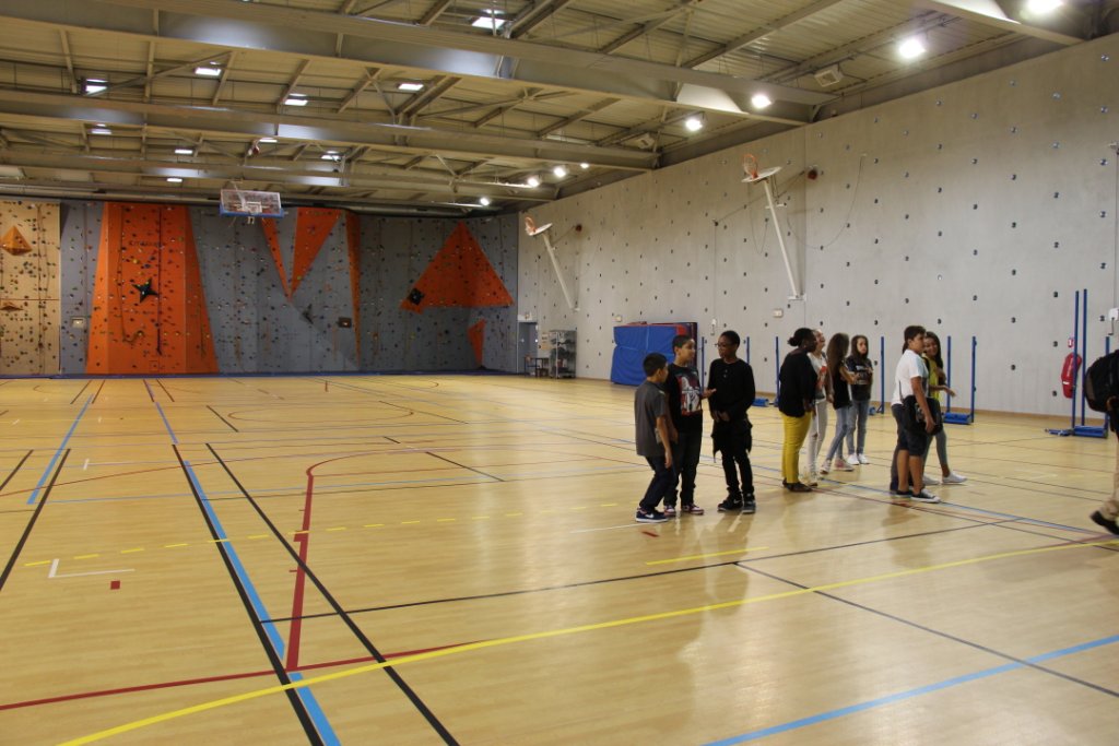 Le collège est doté d'un gymnase équipé pour le basket, le hand, le tennis de table, l'escalade... (Photo philippe Maillé)