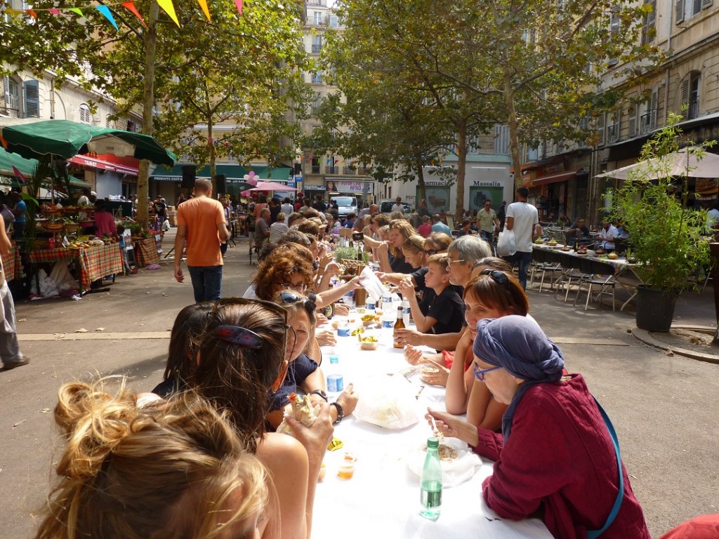 Stations Gourmandes c'est le partage à Noailles et la découverte de la diversité des saveurs proposées dans 