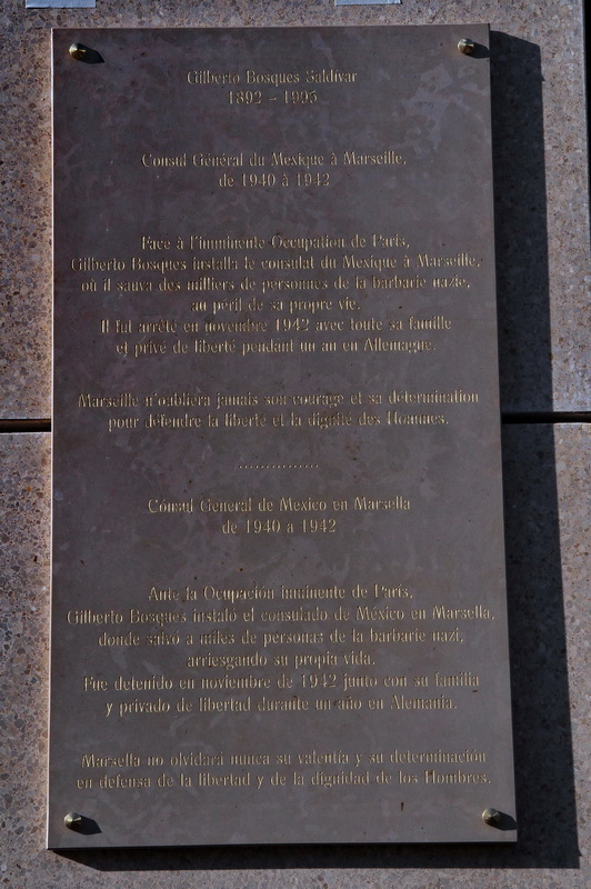 Le parvis de l'Hôtel de région devient la place Gilberto Bosques (Photo Robert Poulain)