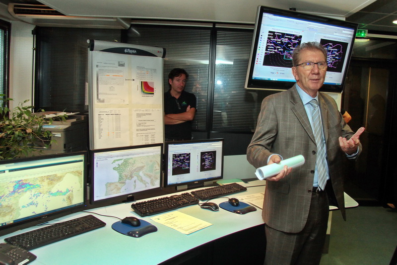 Le président de MPM, Guy Teissier a organisé une visite du poste de contrôle des eaux pluviales de Marseille (Photo Robert Poulain)