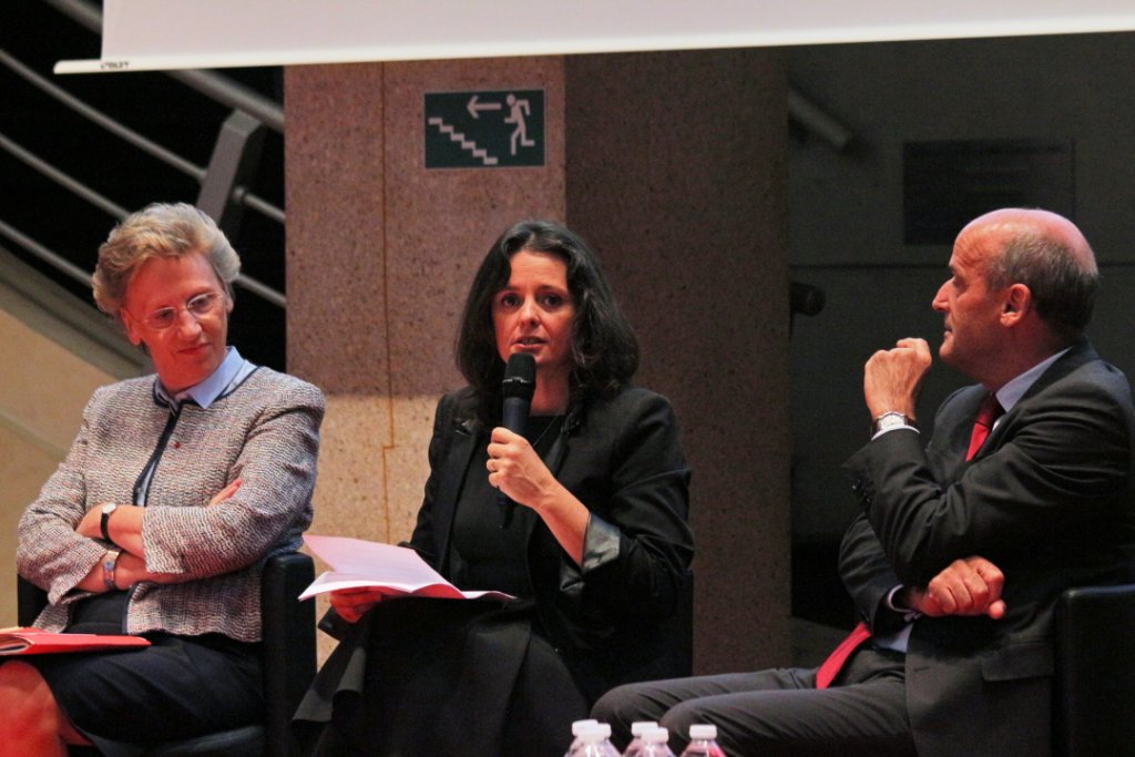Gaëlle Lenfant, vice-précidente de la Région, entourée de Chantal Bussière, première Présidente de la Cour d'Appel d'Aix-en-Provence et  Jean-Marie Huet, Procureur général auprès de la Cour d'Appel d'Aix-en-Provence (Photo Philippe Maillé)