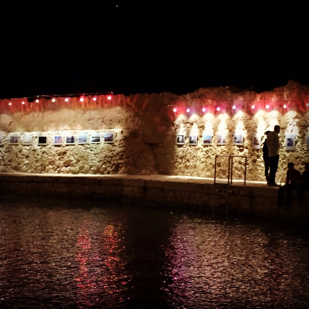Exposition à la piscine du Vallon des Auffes (Photo J.H.)