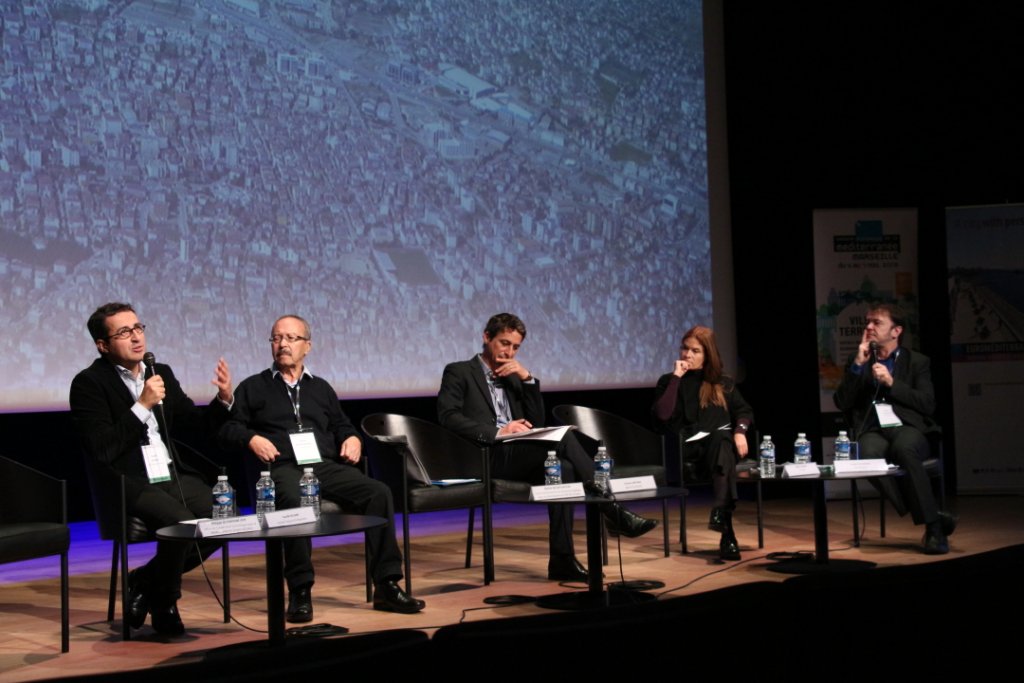 Taoufik Souami, docteur en urbanisme et aménagement - Rachid Sidi Boumedine, sociologue urbain - Julien Le Tellier, géographe - Carmen Santana, architecte urbaniste (Photo Philippe Maillé)