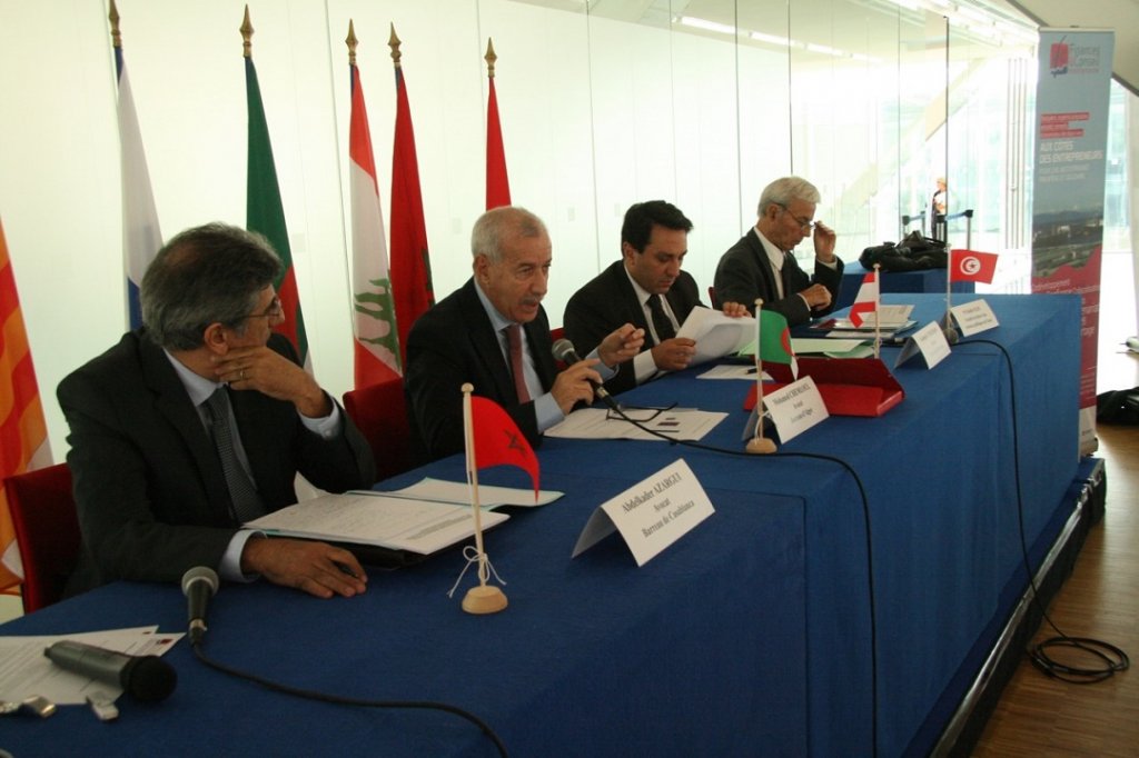 Me Abdelkader Azargui, avocat au Barreau de Casablanca -  Me Mohamed Chemloul, avocat au Barreau d’Alger, vice-président de la Cour internationale d’arbitrage - Me Georges Vicken Patanian, avocat au Barreau de Beyrouth - Pr Habib Slim, Professeur émérite de droit international public à la Faculté de droit et des sciences politiques de Tunis et Président honoraire et Fondateur du Centre de conciliation et d’arbitrage de Tunis (Photo FCM)