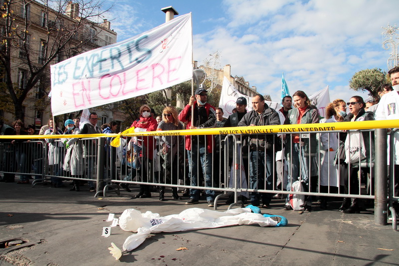 Les agents de la police technique et scientifique ont symboliquement reconstitué une scène de crime (Photo Robert Poulain) Les agents de la police technique et scientifique ont symboliquement reconstitué une scène de crime (Photo Robert Poulain)