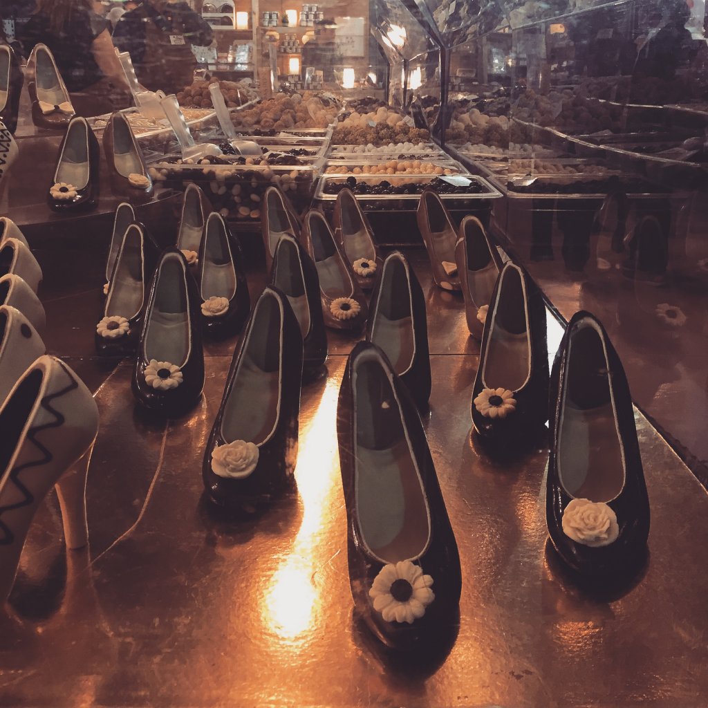 Un stand immanquable pour toutes les passionnées de chaussures et les amoureuses du chocolat (Photo J.H.)