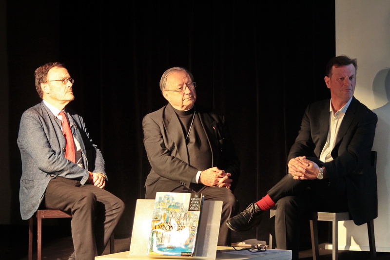 Monseigneur Doré, archevêque honoraire de Strasbourg à l'initiative de la collection 