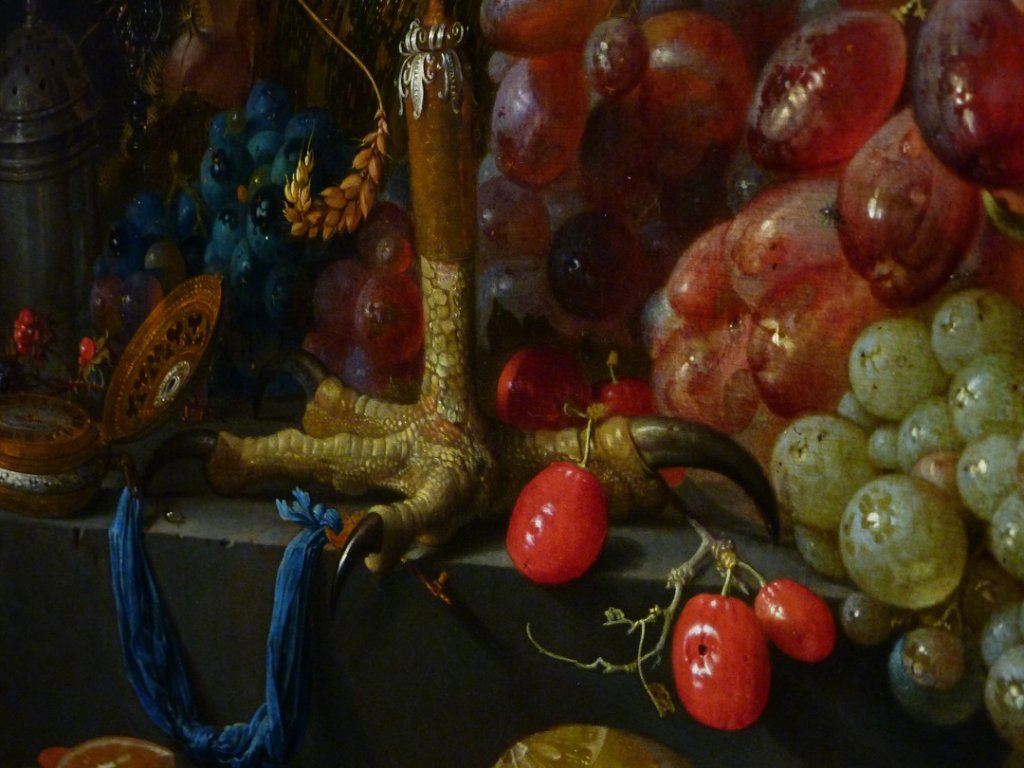 Détail de l’étonnante « Nature morte aux fruits avec une coupe à couvercle » de Jan Davidsz. De Heem, huile sur bois de la seconde moitié du XVIIème siècle. Œuvre acquise en 2006 par Hans-Adam II (Photo M.E.) Détail de l’étonnante « Nature morte aux fruits avec une coupe à couvercle » de Jan Davidsz. De Heem, huile sur bois de la seconde moitié du XVIIème siècle. Œuvre acquise en 2006 par Hans-Adam II (Photo M.E.)