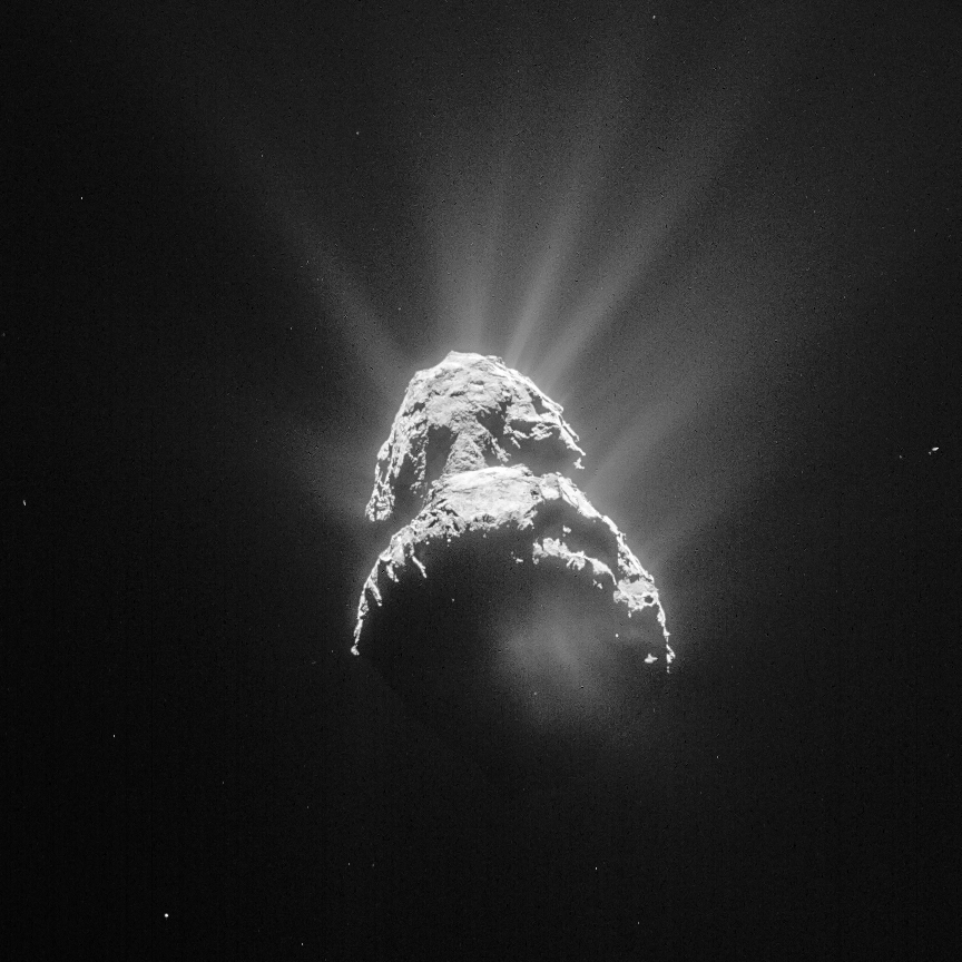 La comète émet des jets de gaz et de poussière en s’approchant du Soleil (Crédit Photo: ESA/Rosetta/NavCam – CC BY-SA IGO 3.0)
