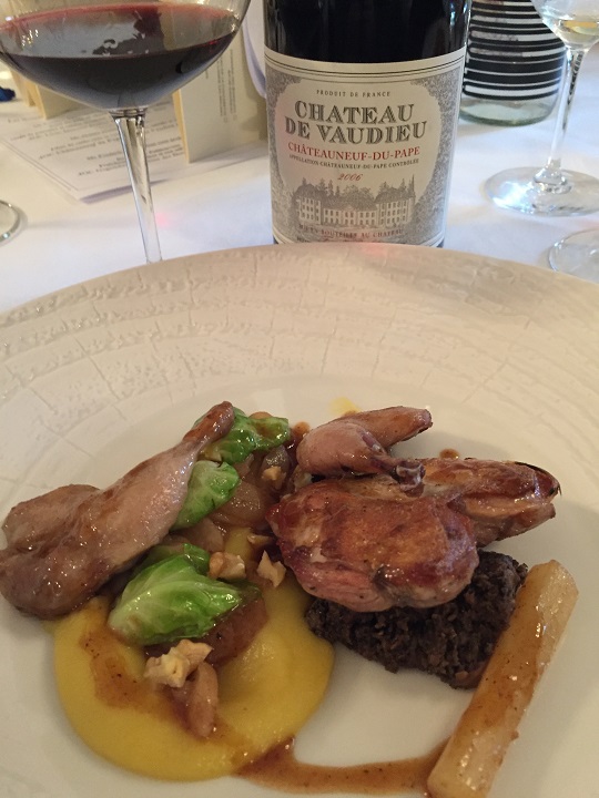 Le plat qui l’a emporté : filets de caille rôtis et cuisses confites, salsifis et noix (Photo M.E.)