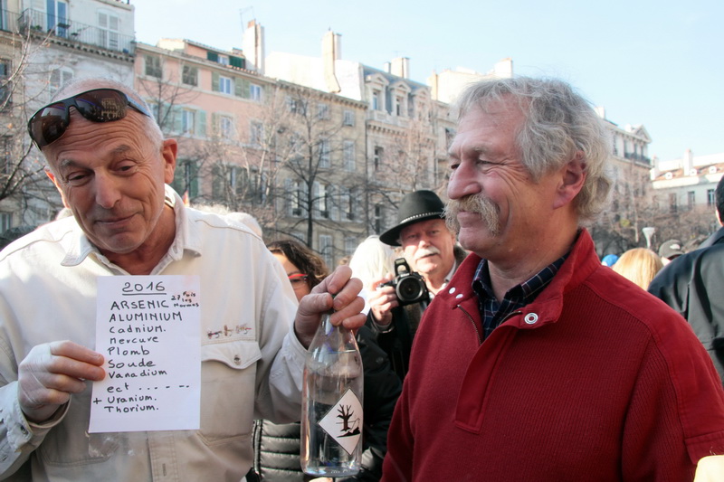 José Bové a rejoint ce samedi le mouvement à Marseille (Photo Robert Poulain)
