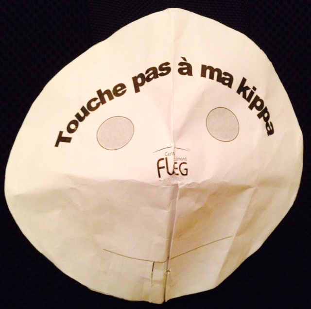 Un sourire et une affirmation collective comme armes contre la barbarie (Photo H.S.)