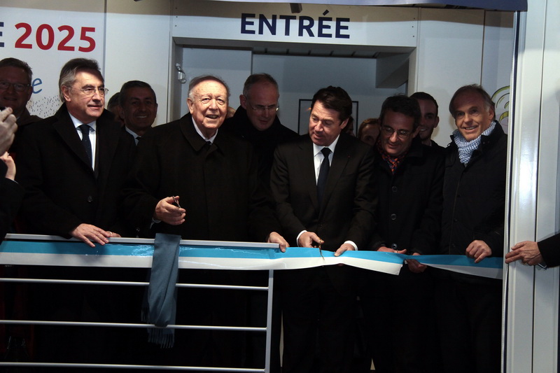 Inauguration de la sphère en présence de Jean-Claude Gaudin, le sénateur-maire de Marseille, de Jean-Christophe Fromantin, député-maire de Neuilly, président d'Expo France 2015 et de Christian Estrosi, le président de la région Paca (Photo Robert Poulain) Inauguration de la sphère en présence de Jean-Claude Gaudin, le sénateur-maire de Marseille, de Jean-Christophe Fromantin, député-maire de Neuilly, président d'Expo France 2015 et de Christian Estrosi, le président de la région Paca (Photo Robert Poulain)