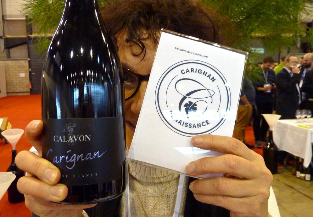 Mais qui se cache derrière cette bouteille de carignan du Château de Calavon ? (Photo M.E.)