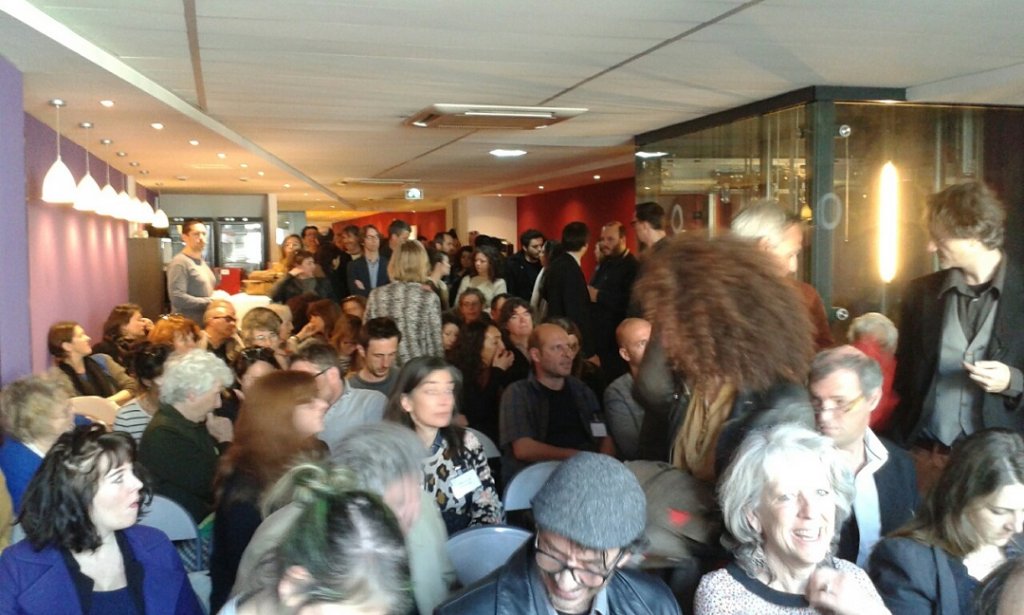 Un public venu en nombre pour la présentation de 