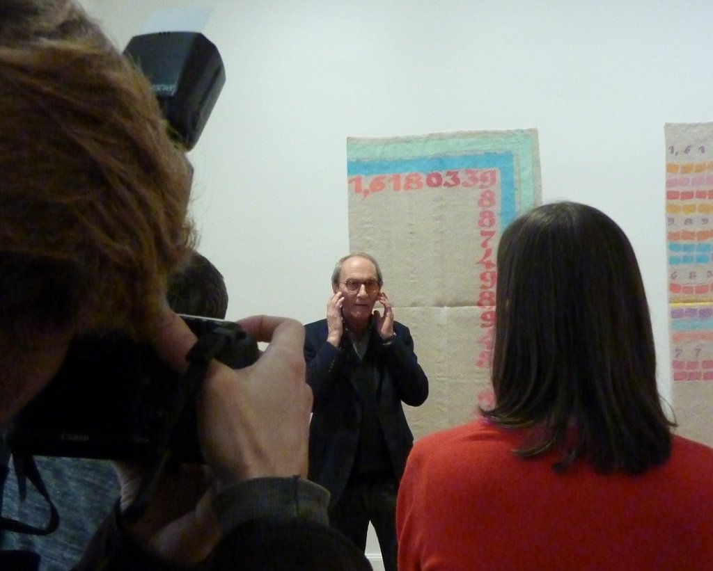 Giorgio Griffa a présenté chacune de ses œuvres avec passion. (Photo M.E.)