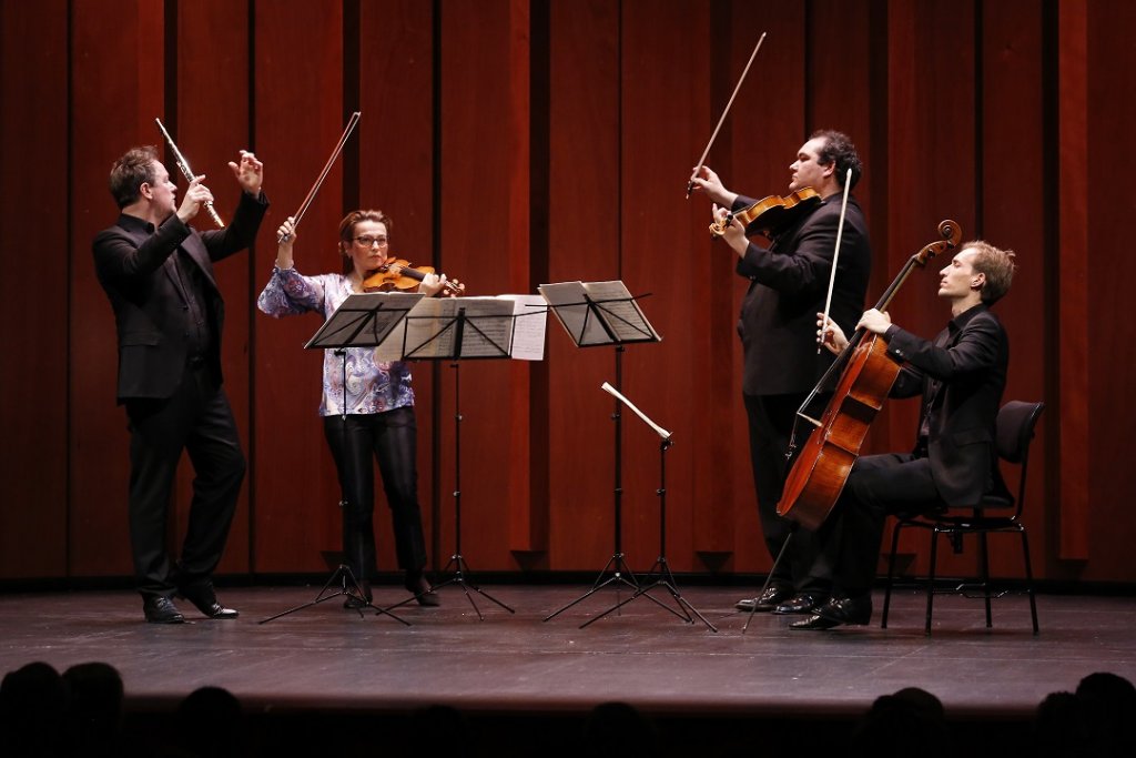 Emmanuel Pahud, Maja Avramovic, Joaquin Riquelme Garcia et Stephan Koncz, un beau quatuor sur la scène du Théâtre du Jeu de Paume (Photo Caroline Doutre)