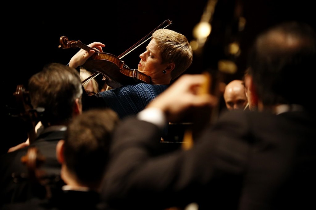 Isabelle Faust, soliste inspirée et sensible pour ce sommet de romantisme qu’est le concerto pour violon en mi mineur de Mendelssohn (Photo Caroline Doutre)