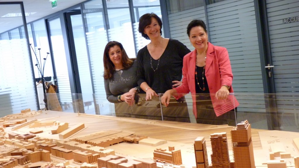 Laure-Agnès Caradec, présidente d'Euromed entourée de Solange Biaggi, vice-présidente et Lisette Narducci, maire des 2/3 (Photo P.M.-C.)