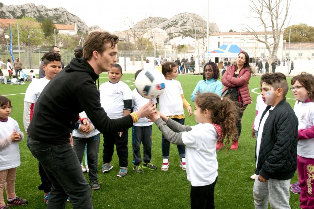 Gautier Fayolle, quintuple champion de monde de Foot Freestyle a partagé sa passion avec les jeunes (©Martine Montegrandi)