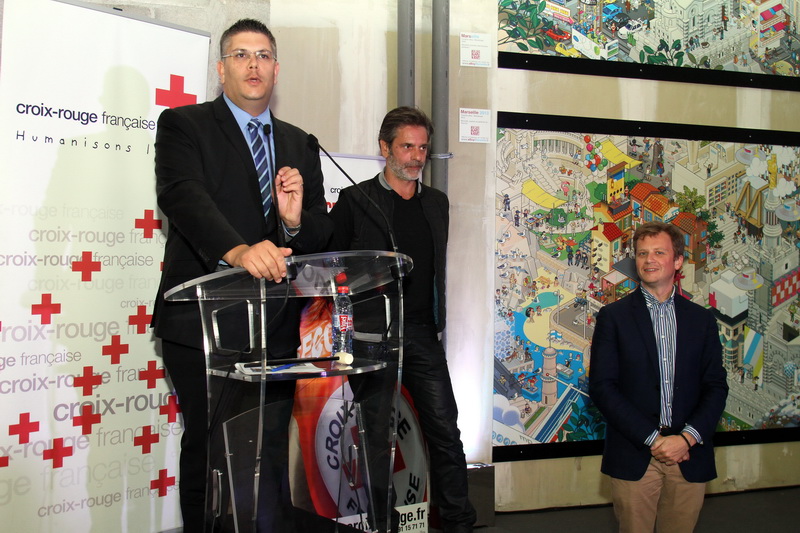 Julien Ruas, président de l’antenne marseillaise de la Croix-Rouge et l'acteur Avy Marciano (Photo Robert Poulain)