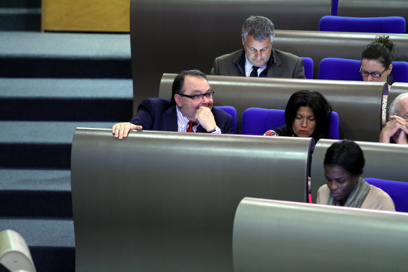 Les bancs de l'opposition: les socialistes Patrick Mennucci et Samia Ghali   (Photo Robert Poulain)