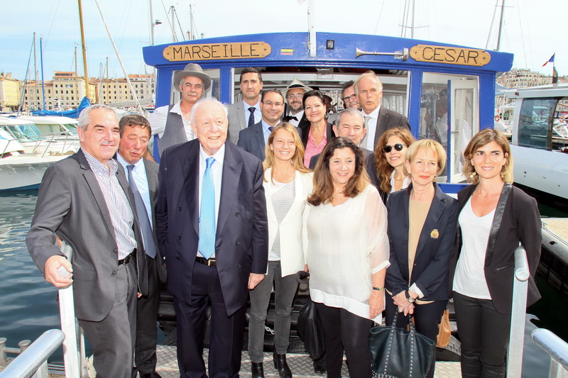 César en Guest-star avec sur son pont un aréopage d'élus (Photo Robert Poulain) César en Guest-star avec sur son pont un aréopage d'élus (Photo Robert Poulain)