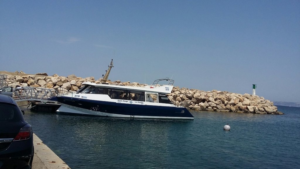 (Photo P.M.-C) (Photo P.M.-C)