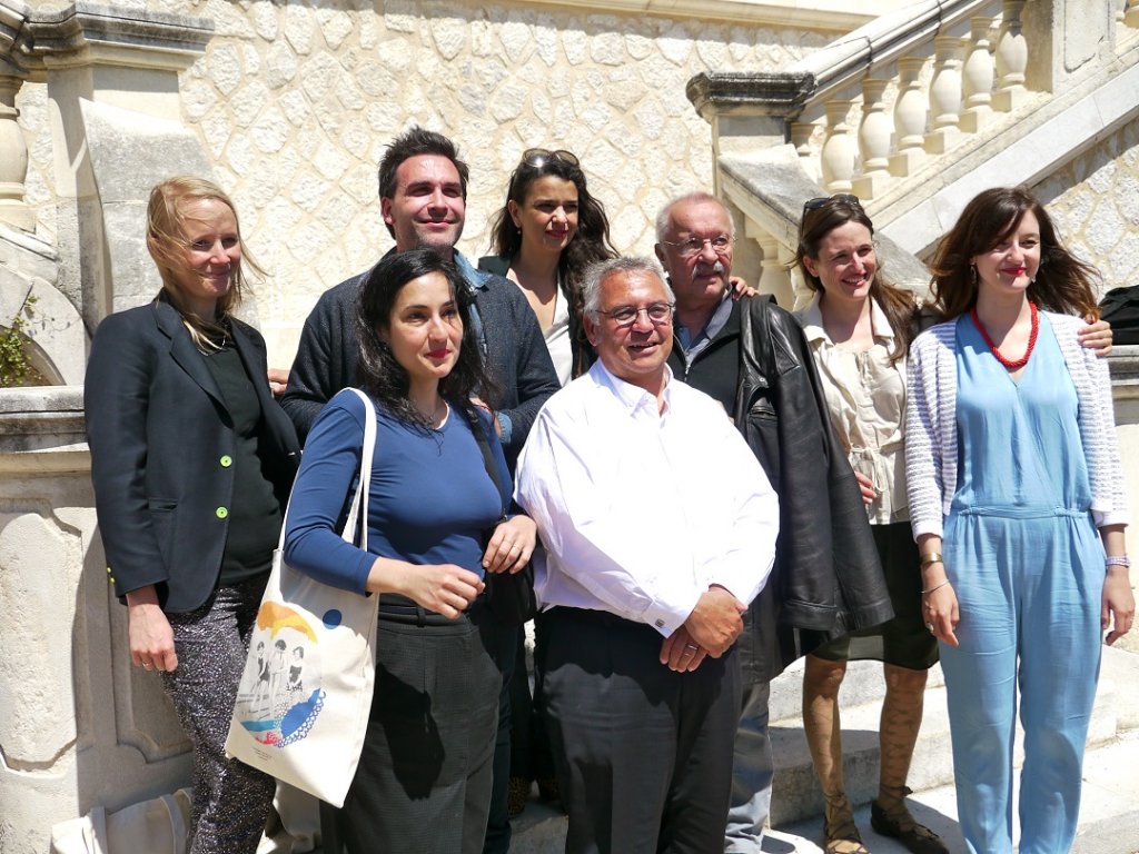 Autour de Dominique Bluzet, les artistes accompagnés tout au long de l’année par les Théâtres sur leurs chemins professionnels (Photo M.E.)