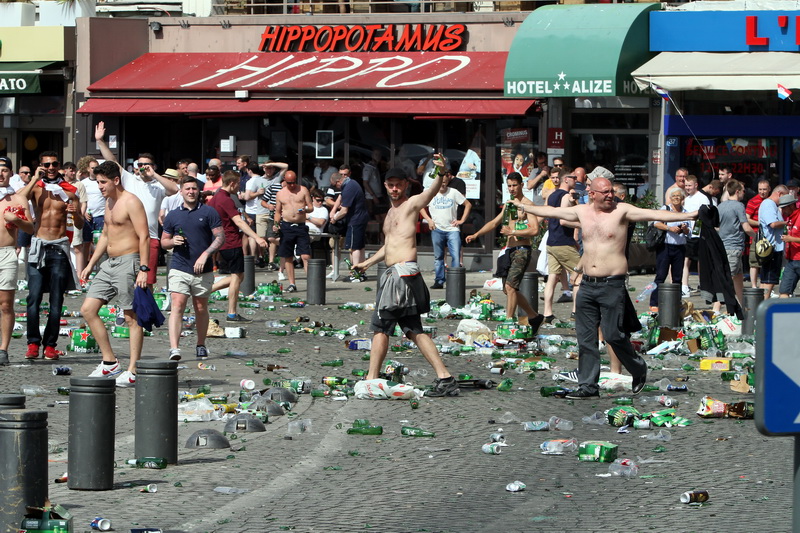 Ils ont mis Marseille à feu et à sang - Où est la fête? (Photo Robert Poulain)