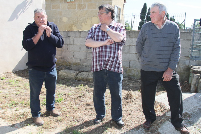 Les maîtres de l'eau: Vincent Bonfillon, président de l'oeuvre générale de Craponne - Maurice Tricon, président du canal du Congrès - Jean-Louis Plazy, président des arroseurs de la Crau (Photo Pobert Poulain)