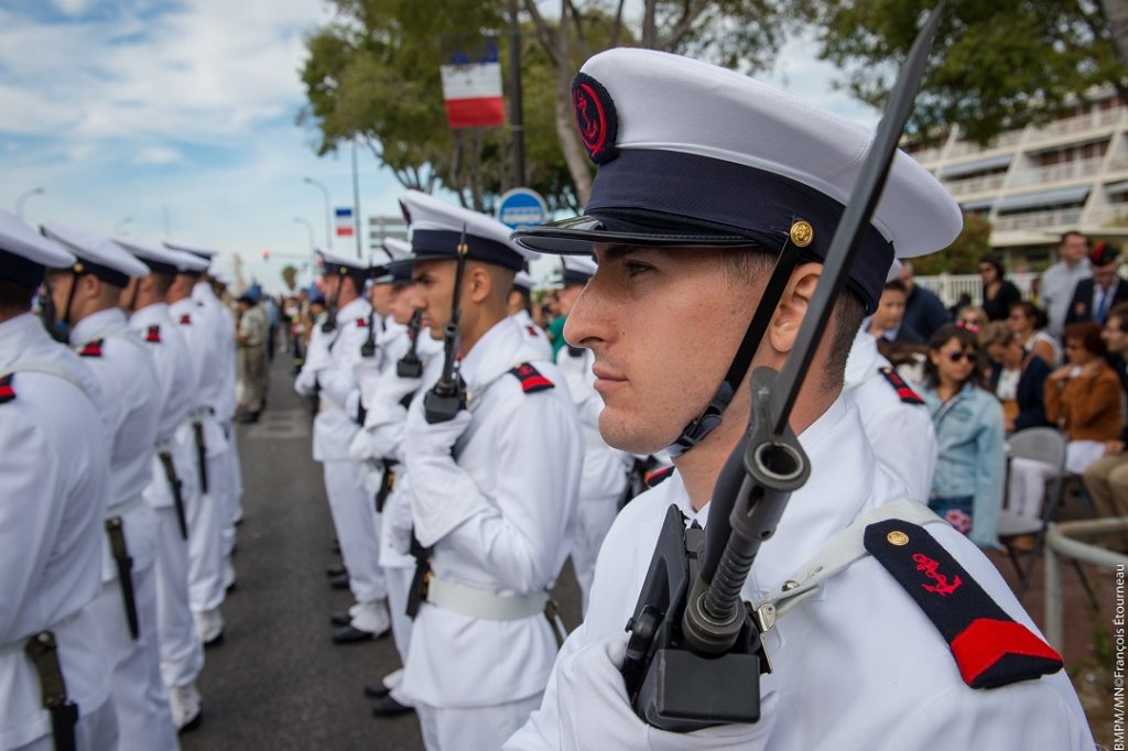 Marins-pompiers en tenue de sortie (grand blanc) Photos : BMPM/SM Etourneau