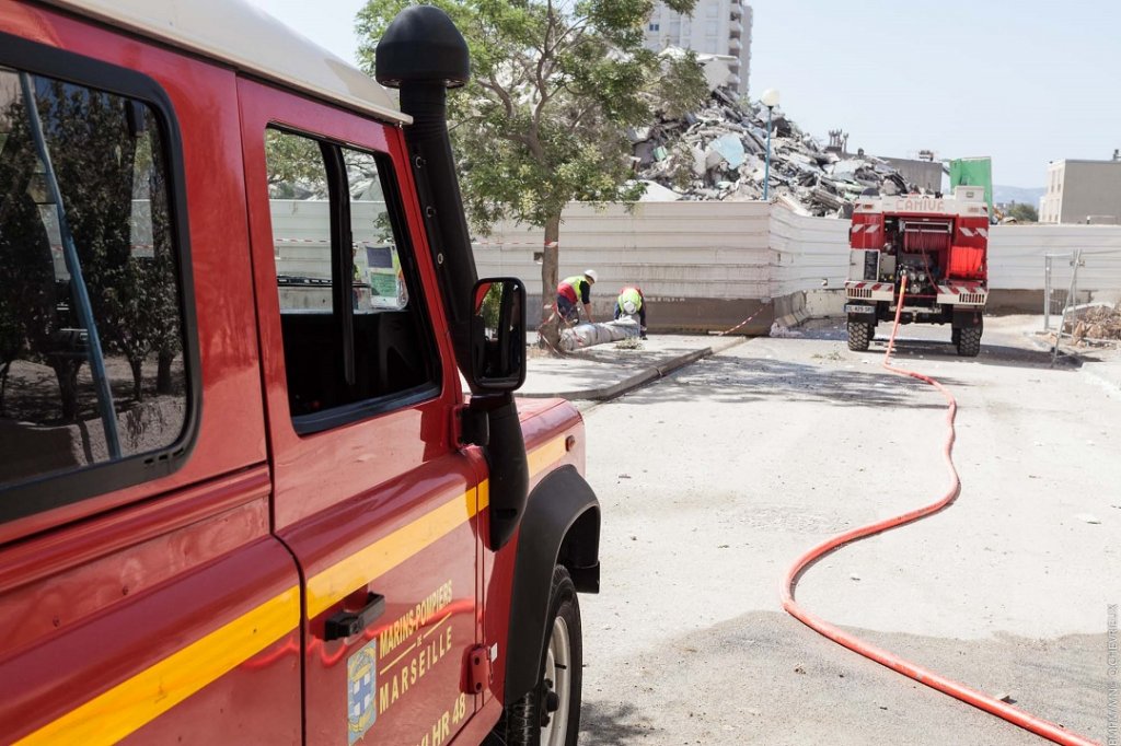 Au bilan, 10 engins et 30 marins-pompiers ont contribué au bon déroulement de l’opération de déconstruction (Photo : BMPM/ MOT Chevrieux)