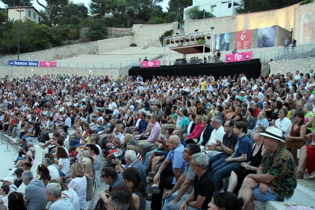 Un public venu en nombre jeudi soir au Théâtre Silvain (Photo Robert Poulain)