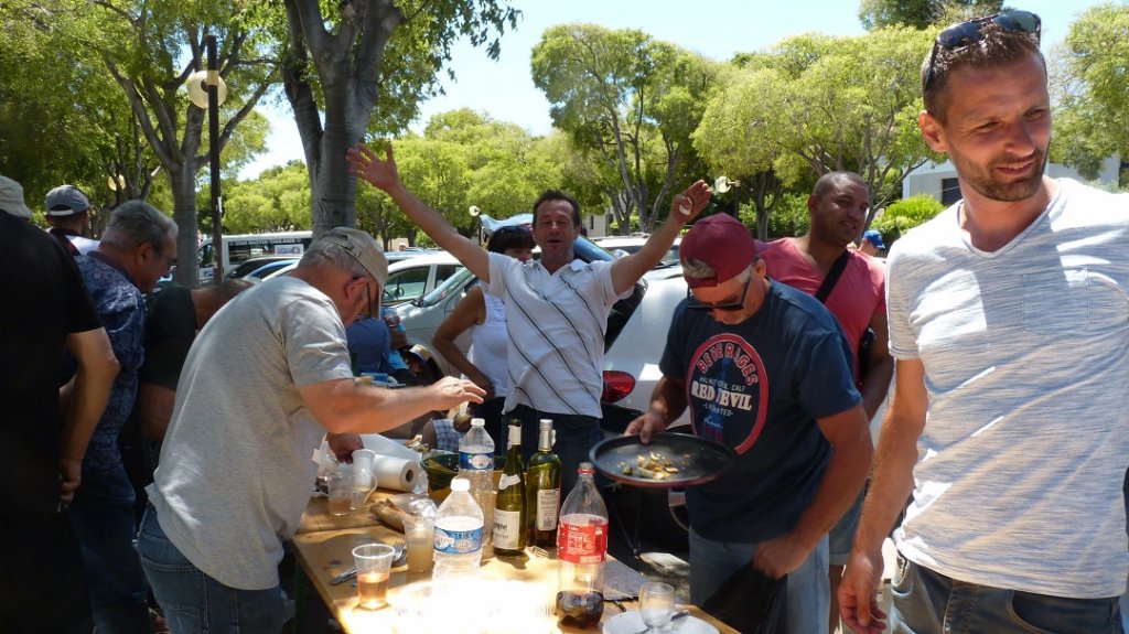 Saint-Martin-de-Crau au Parc Borély pour une table ouverte entre deux parties (Photo Patricia Maillé-Caire))