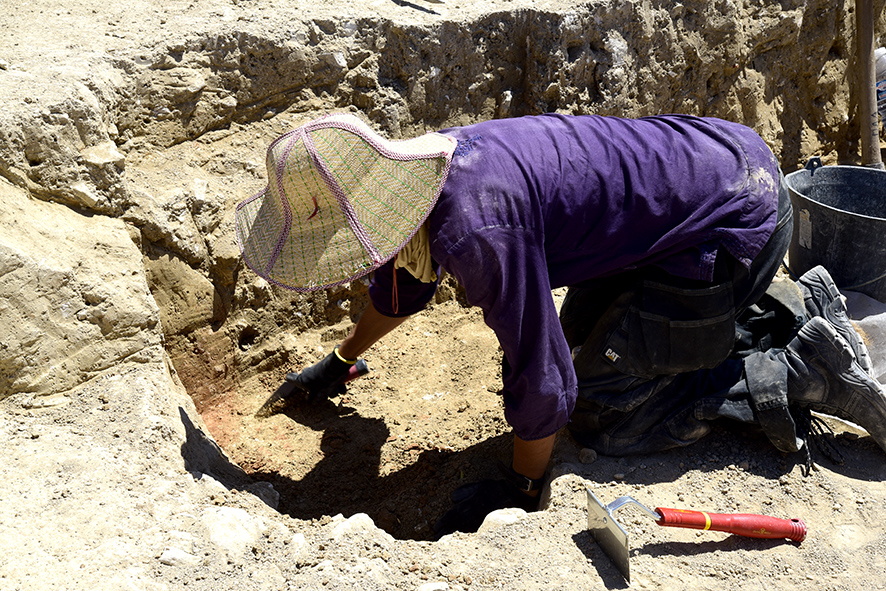 Les archéologues travaillent manuellement le plus souvent (Photo aixenprovence.fr)