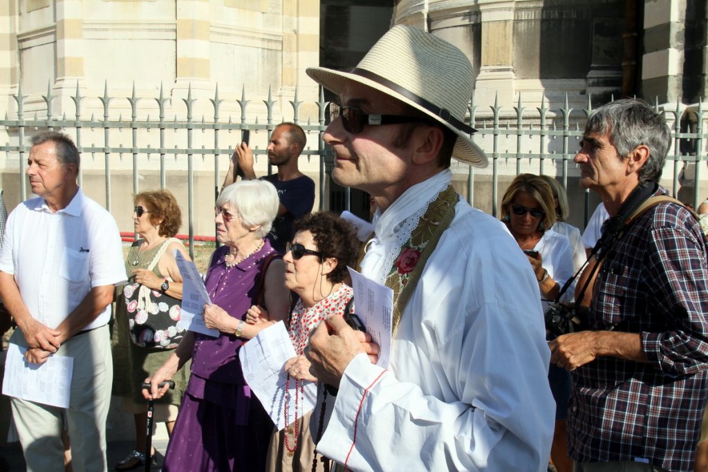 Le Père Alain Ottonello est à l'origine du maintien de nombre de processions à Marseille (Photo Robert Poulain)