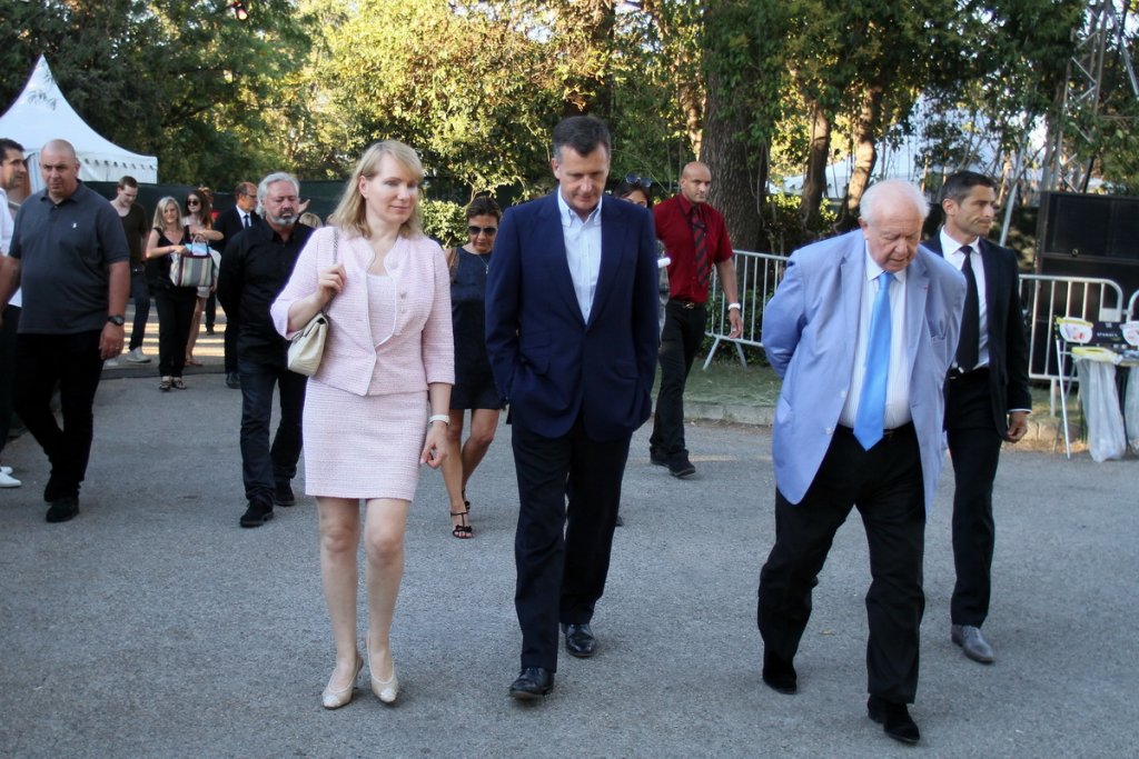 Margarita Louis-Dreyfus accompagnée de Philipp Hildebrand et de Jean-Claude Gaudin maire de Marseille (Photo Robert Poulain)