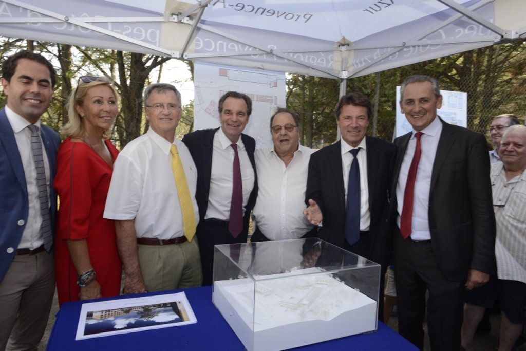 Le président de la région Paca, Christian Estrosi entouré du maire d'Allauch, Roland Povinelli, Renaud Muselier, président délégué Paca, Jean-Pierre Bertrand maire de Plan-de-Cuques et Bruno Genzana, conseiller départemental du canton (Photo Claude Almodovar)
