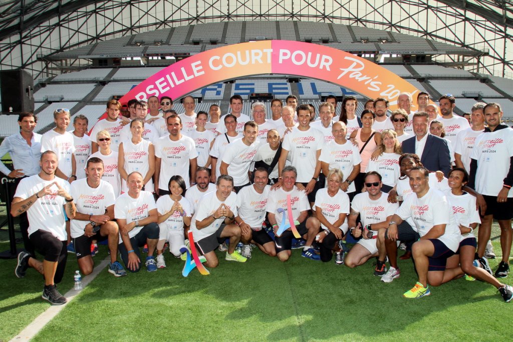 Les Marseillais de tous horizons ont participé à une course de 2024 mètres sur les sites qui accueilleront les épreuves de voile si Paris obtient les JO en 2024 (Photo Robert Poulain) Les Marseillais de tous horizons ont participé à une course de 2024 mètres sur les sites qui accueilleront les épreuves de voile si Paris obtient les JO en 2024 (Photo Robert Poulain)