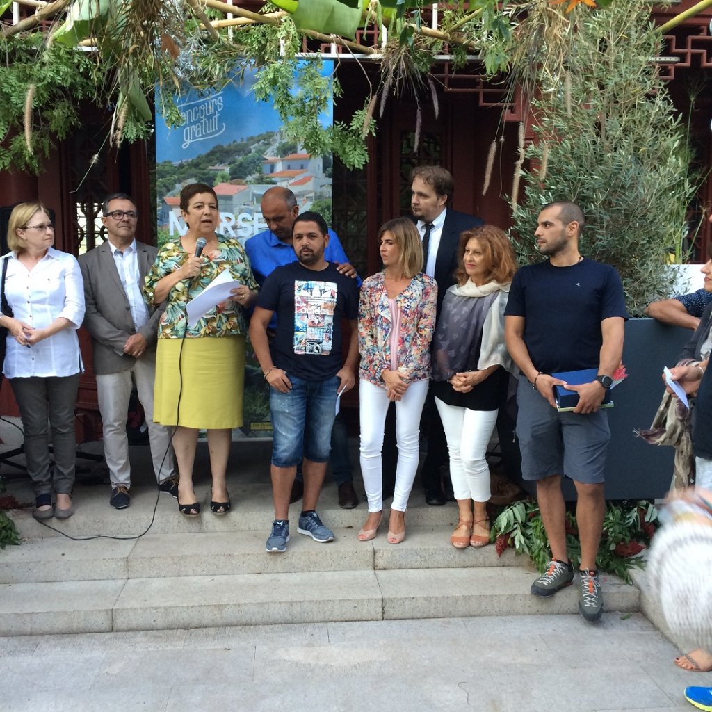 Monique Cordier entourée des lauréats du concours  Monique Cordier entourée des lauréats du concours