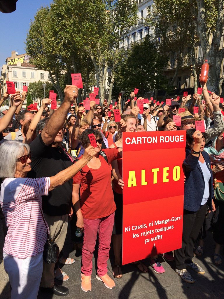 Carton rouge pour les boues rouges (Photo M.B.)