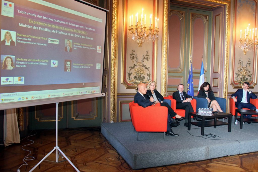 Table ronde sur les bonnes pratiques en présence de Christie Didier, directrice RH Gemalto, Christine Bugliani, directrice territoriale Marseille Pôle emploi, Yves Chachuat directeur RH Sud Carrefour, Jean-Luc Monteil, président Medef Paca (Photo Robert Poulain)