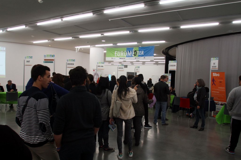 Un public venu en nombre pour les 250 offres d'emploi proposés dans le périmètre d'Euromed (Photo Robert Poulain)