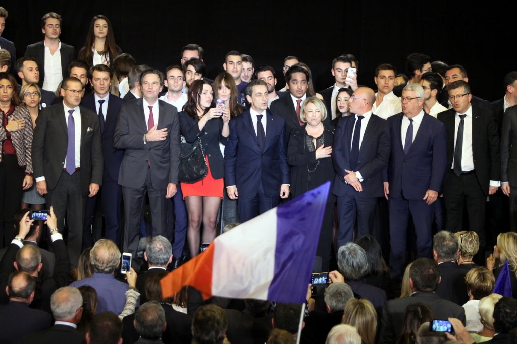 La Marseillaise pour un moment d'Union  (Photo Robert Poulain)