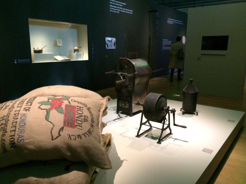 Une salle de l'exposition Café In au Mucem (Photo Mireille Bianciotto)