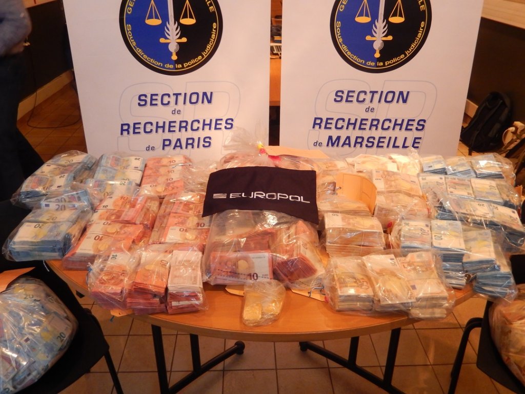 Saisie de billets de la section de recherches de Paris et de Marseille (Photo Gendarmerie nationale )